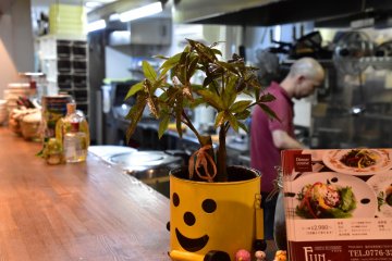 <p>Many cute ornaments adorn the place</p>
