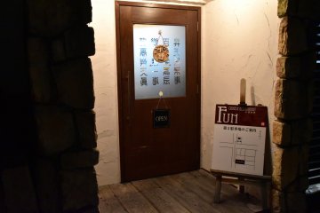 <p>The entrance of Chinse Restaurant FUN</p>
