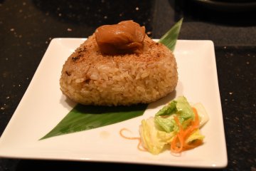 <p>Grilled rice ball</p>
