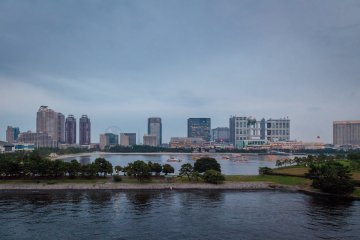 <p>Odaiba depuis le c&ocirc;t&eacute; sud du pont</p>
