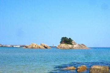 Uradome Miyajima Island, beach goers are welcome to swim out to it
