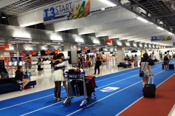Jetstar Japan operates from Terminal 3 at Narita Airport. If you are using a full service carrier from Terminals 1 or 2, take the racetrack like path for the short walk for your connecting flight.
