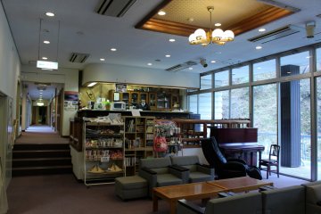 <p>The lobby and cafe and sitting area</p>
