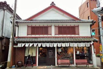 <p>The cafe/gallery is only one of many traditional Japanese buildings on this street.</p>
