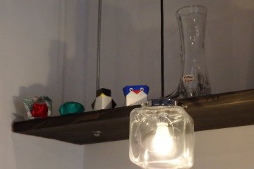 <p>There are interesting decorations and items for sale&nbsp;in all corners of the shop.</p>
