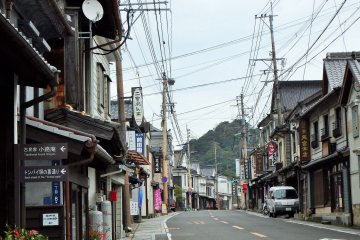 <p>Saredo sits on this main street, which is lined with shops selling Arita pottery.</p>
