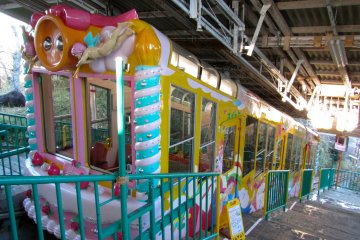 <p>The cable car&nbsp;</p>

