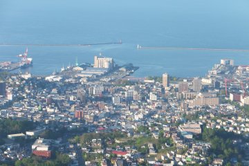 <p>View of Otaru from Mt. Tengu</p>
