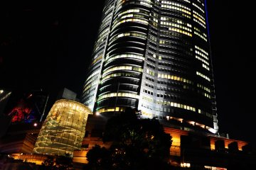 <p>Tower Mori dan lampu-lampu taman Mori</p>
