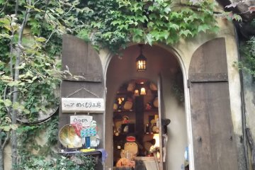 <p>Another way into the Cottage of Warmth</p>
