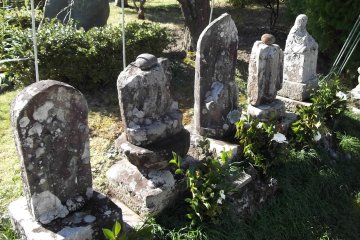 <p>Patung-patung tua lainnya</p>
