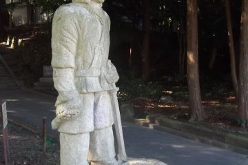 <p>A statue by one of the gates</p>
