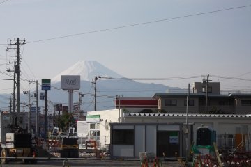 <p>Looking up the main road south from Numazu</p>

