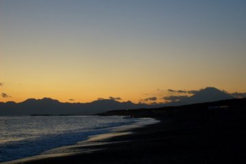 <p>A winter sunset on Tsujido beach</p>
