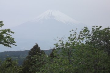 <p>On a hazy day from Yamanaka Castle site, between Mishima and Hakone</p>
