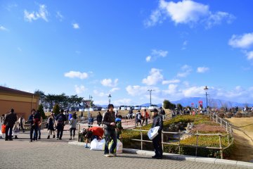 <p>From the spacious outlet mall a beautiful mountain range can be seen in the far distance</p>
