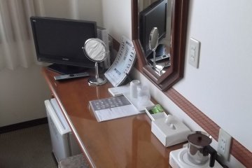 <p>My desk and TV</p>
