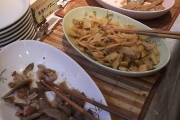 <p>More of the breakfast buffet</p>
