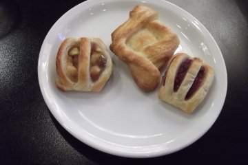<p>My second (possibly third) pass at the buffet</p>
