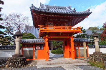 <p>The colourful entrance gate leading to the monks' residences.</p>
