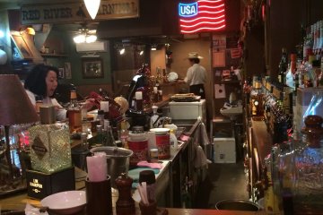<p>Enjoy the honky tonk atmosphere.</p>
