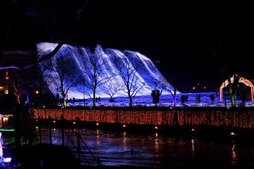 <p>The Waterfall od Light. Ini adalah fitur paling lama di taman dengan tinggi 66 meter!</p>
