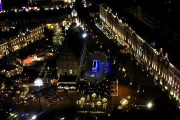 <p>Huis Ten Bosch dilihat dari dek observasi</p>
