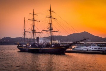 Senja di Pelabuhan Nagasaki