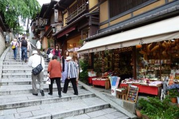Take the pilgrimage to the old streets of Higashiyama