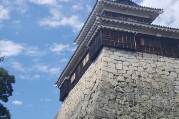 <p>Check out that epic rock wall<br />
&nbsp;</p>
