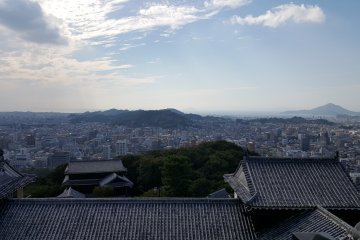 <p>You can see the Seto Inland Sea from the top!</p>
