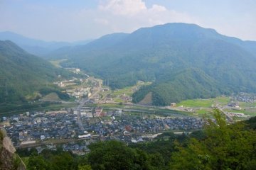<p>Vue sur la ville de Takeda &agrave; l'est</p>