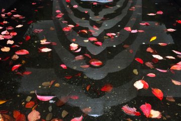 <p>The reflection of the statue is part of its calming element.</p>
