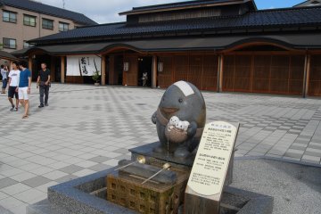 <p>You can find me everywhere in Wakura Onsen, even by the public hot spring</p>
