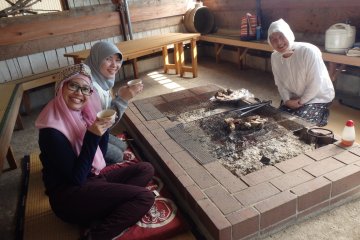 Enjoying the fresh seafood grilled by Ama-san