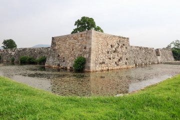 <p>The castle grounds are open from 9am to 4:30pm.</p>
