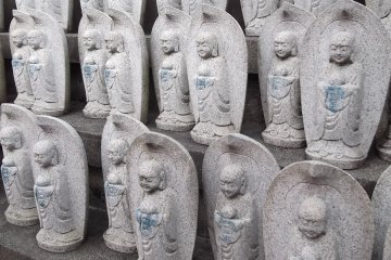 <p>Statues at one of the town's Buddhist temples</p>
