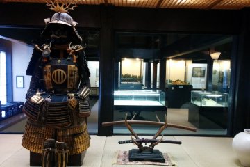 <p>Armor and sword in the museum</p>
