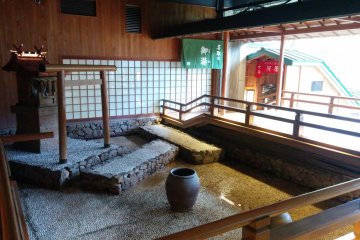 <p>Even the chamber before the bath entrances is presented in great care</p>
