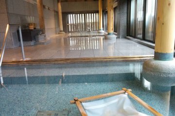 <p>Taking a dip in the Natorinomiyu bath, famous for being the same bath feudal lord Date Masamune bathed in 400 years ago</p>
