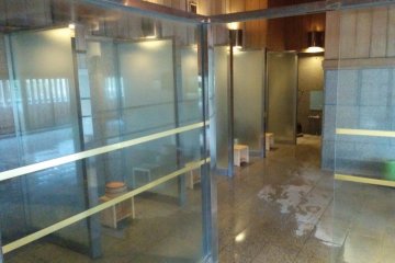 <p>Washing areas are separated from each with small walls, offering a bit of privacy in a very exposed environment</p>
