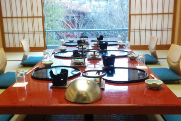 <p>The dinner setup for guests which prefer to eat outside their rooms</p>
