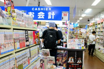 <p>Satisfy yourself with more than a thousand books, magazines and comics on display, as well as art materials.</p>
