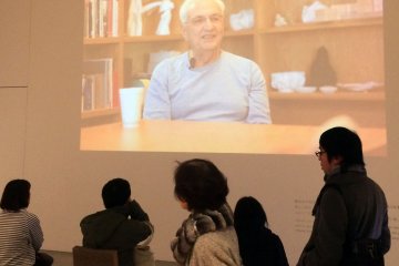 <p>A video loop of the architect.</p>
