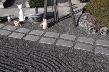 <p>More little animals by the raked gravel garden</p>
