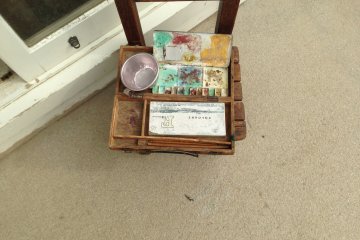 Une petite boîte à peinture