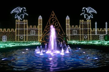 "English Garden of Light", bergaya taman khas Inggris.