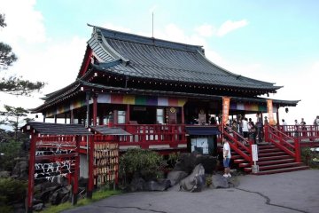 <p>And we've made it! The main temple building</p>