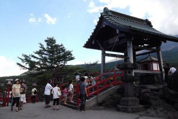 <p>Lining up to bong the bell</p>