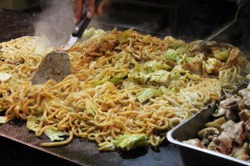Les Yakisoba, ou nouilles sautées japonaises, sont l'un de mes plats favoris parmi ceux vendus. Ca n'est pas cher et vous serez rassasié